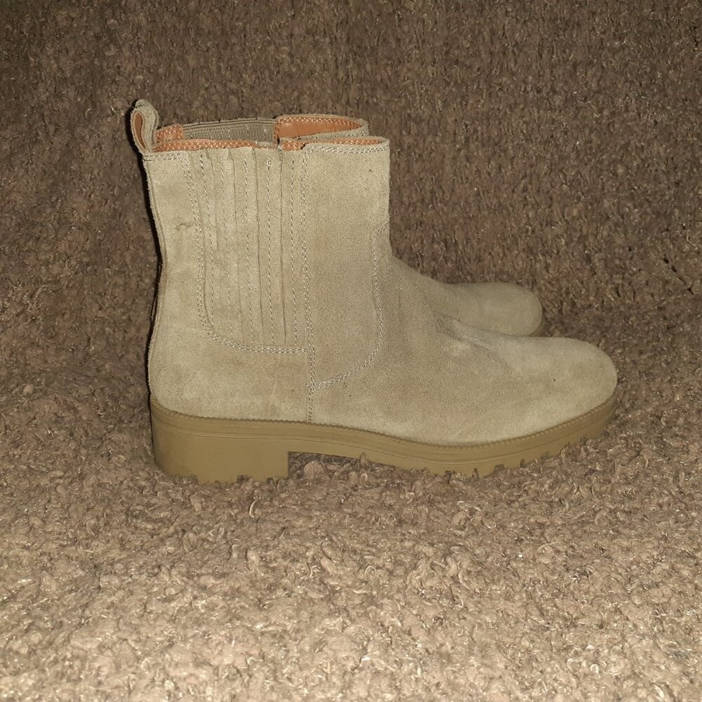 LUCKY BRAND-Hazyl-Tan/Beige Suede-Lug Sole Ankle Boots-Sz 9.5-Excellent - Picture 5 of 8